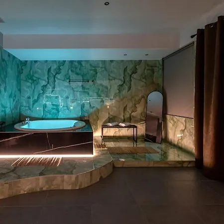 Smaragdi Luxury Jacuzzi Apartment Noho Premium Living Athens Exterior photo