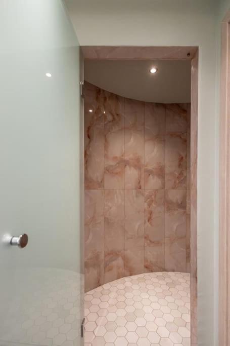 Smaragdi Luxury Jacuzzi Noho Premium Living * Athens