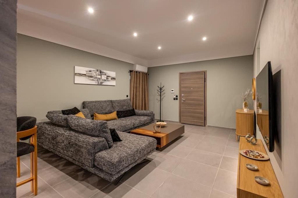 Smaragdi Luxury Jacuzzi Noho Premium Living