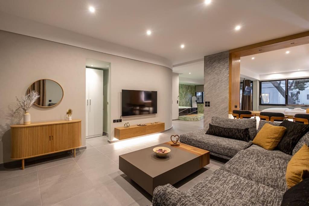 Smaragdi Luxury Jacuzzi Noho Premium Living Apartment